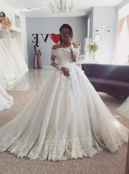 Off the Shoulder Wedding Dress,Ball Gown Wedding Dress with Sleeves,Stunning Wedding Gown,11127